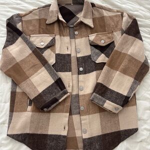 Oversized Plaid Flannel Shacket Size M,Plaid Button-Up Jacket in Brown and Cream